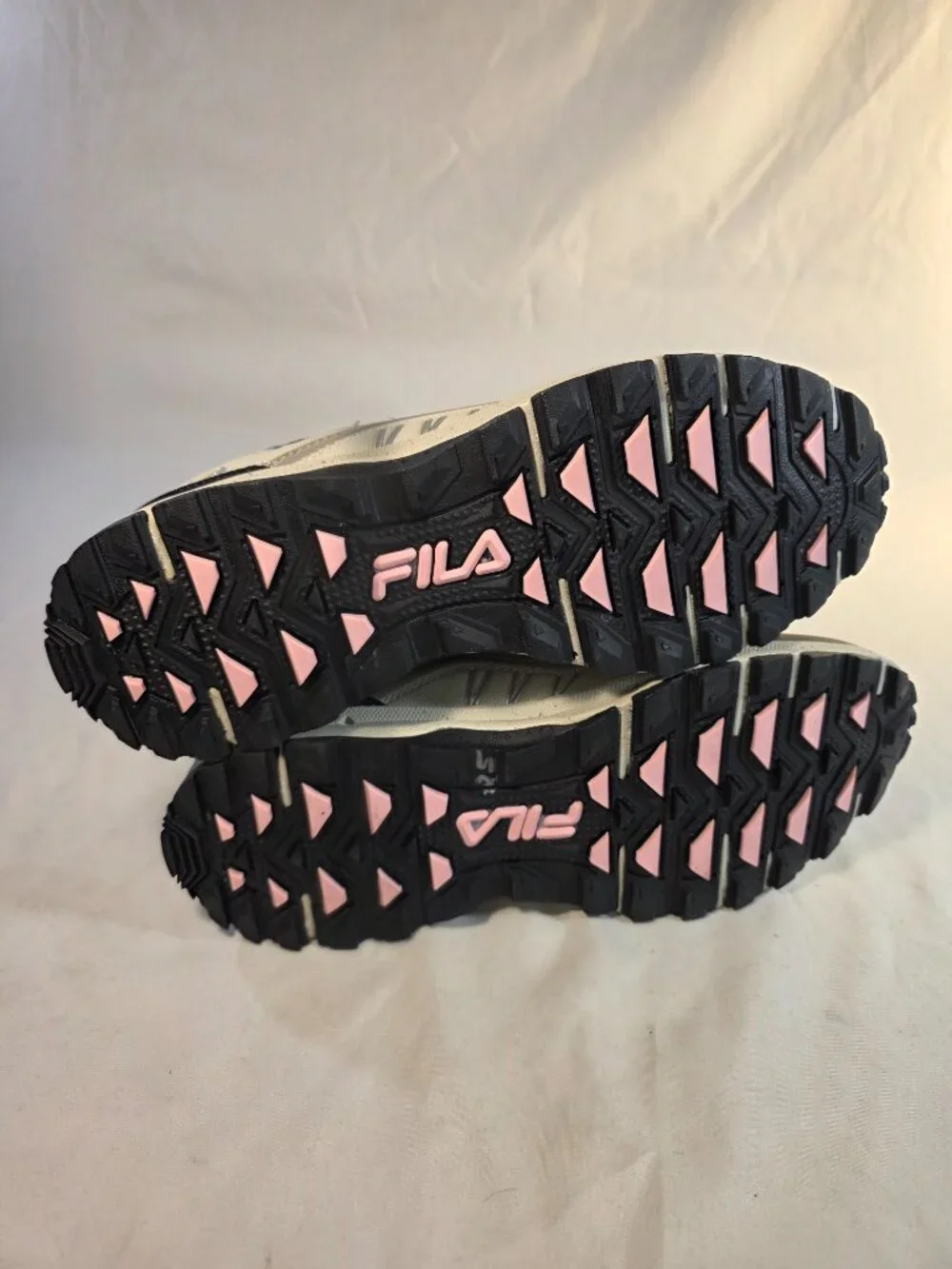 FILA Evergrand TR 21.5 Women’s 9.5 Gray Black Pink Trail Running Shoes
